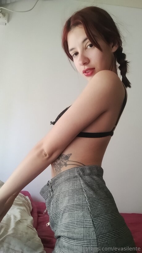 Evasilente model naked photo