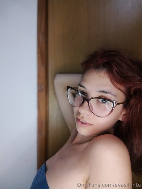 Evasilente pornstar high quality pic
