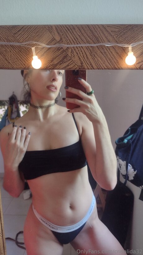 Crisalida32 free actress photo