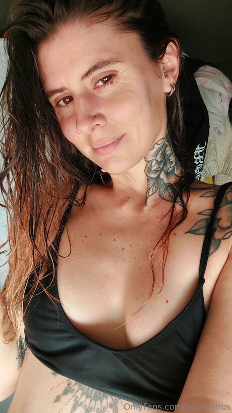 Agusvenus naked pornstar img