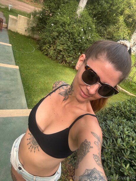 Agusvenus model naked picture