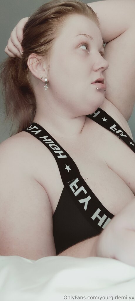 Yourgirlemilyx star adult img