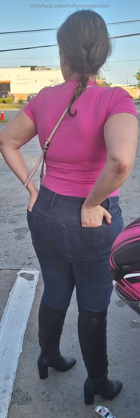 Miflymrsrobinson model top pic