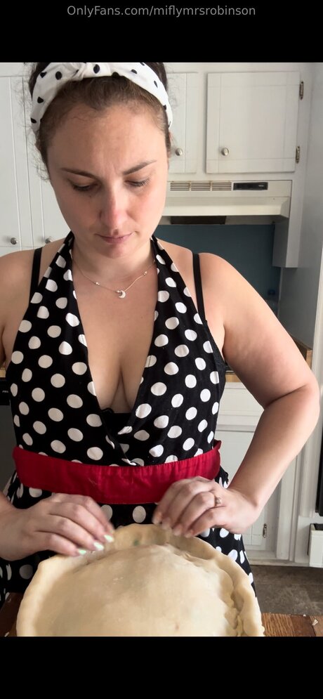 Miflymrsrobinson xxx model photo