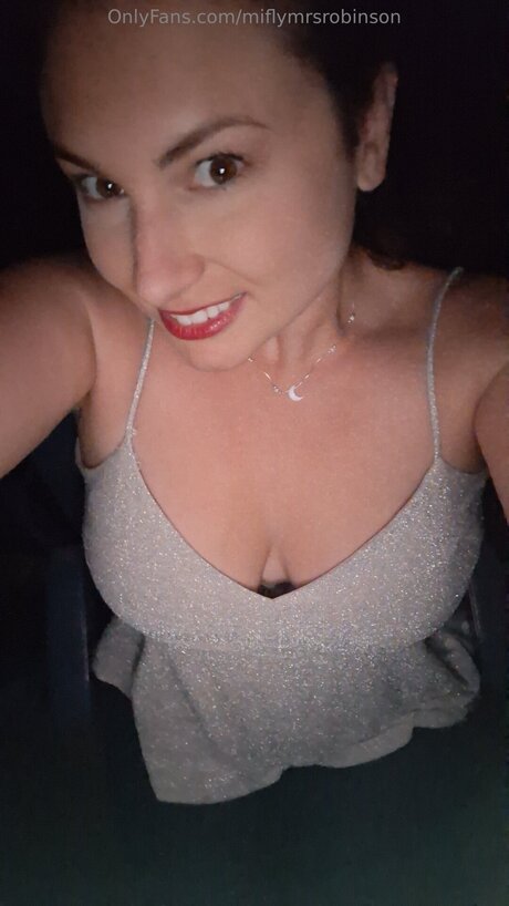 Miflymrsrobinson sexy actress gallery