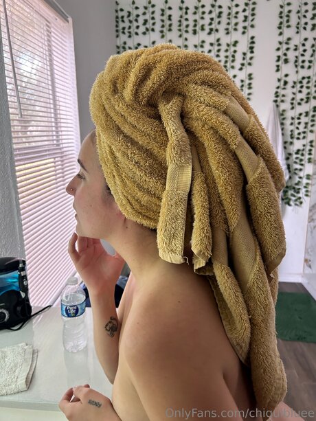 Chiquibluee naked actress photos