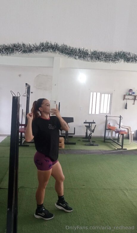 Aria Redhead model best pic