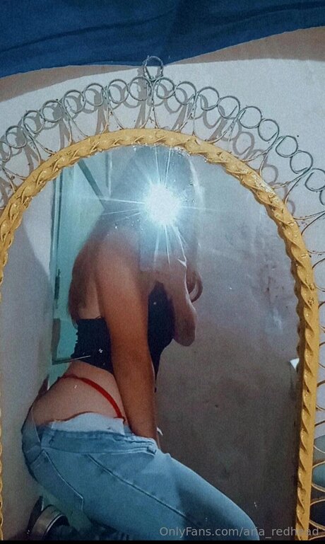 Aria Redhead model high quality images