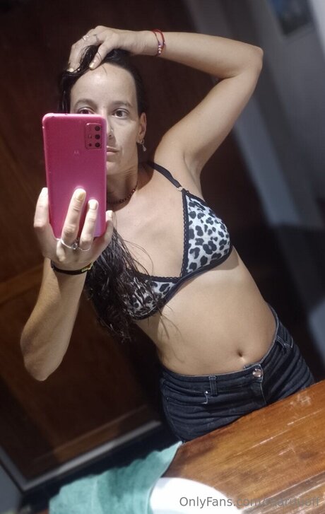 Maruuoff model pornographic photo