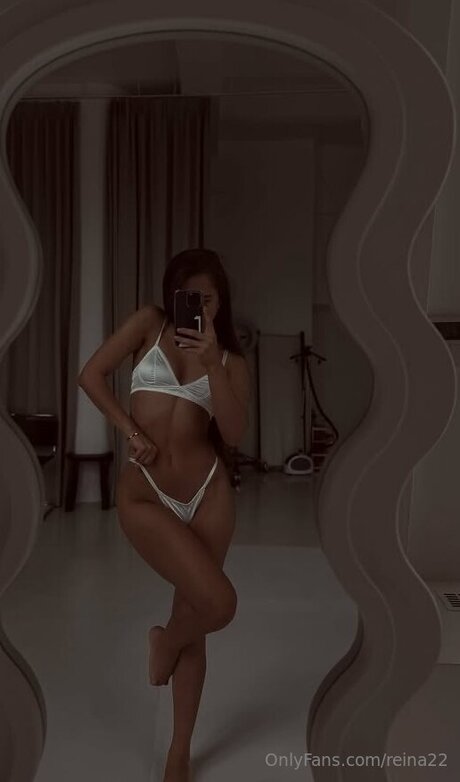 Reina22 naked star img