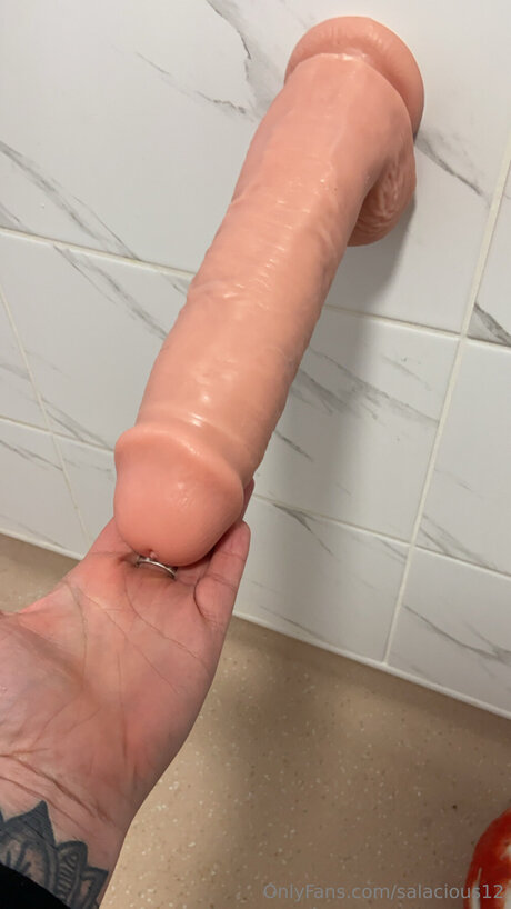 Salacious12 hot actress pictures