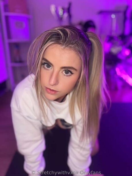 Stretchwithvxox top model picture