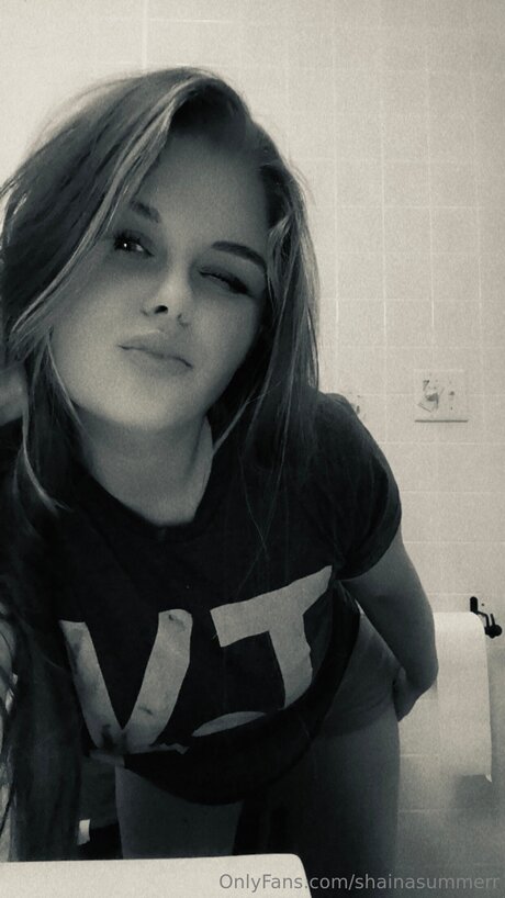 Shainasummerr nudes model pic