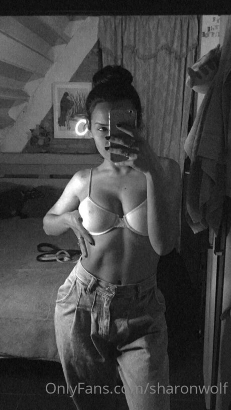 Sharonwolf model beautiful photo