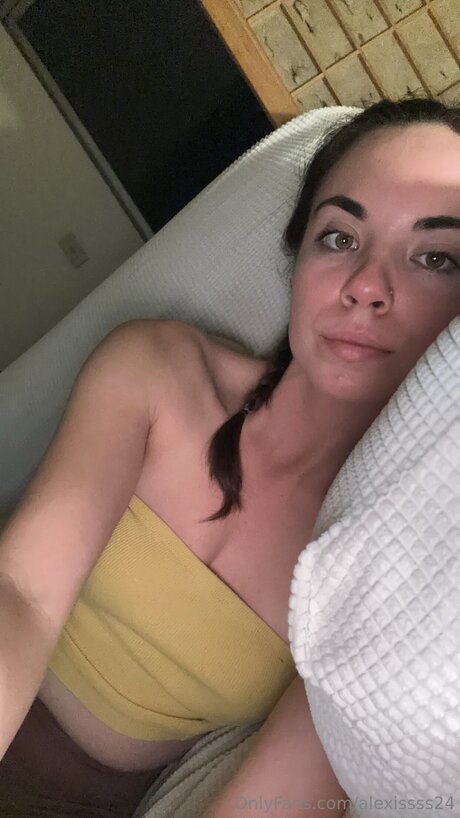 Alexissss24 pornographic model pic