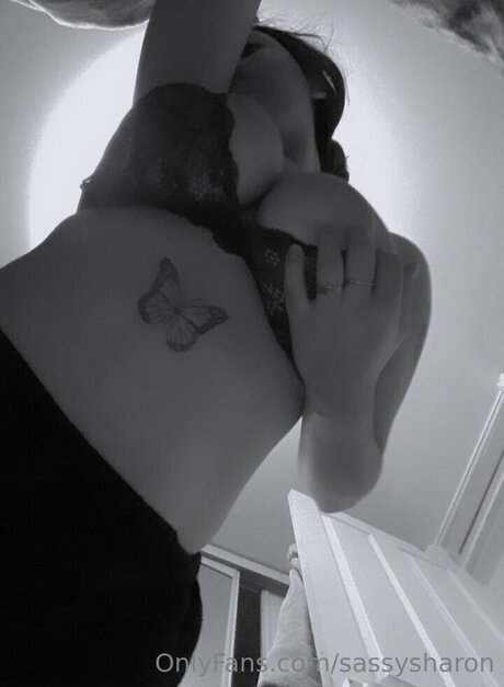 Sassysharon erotic model img