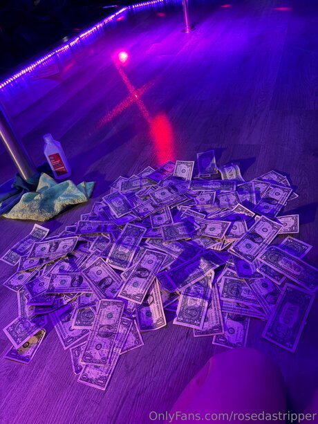 Rosedastripper hot star image