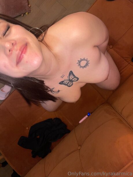 Kyrakarmica model pornographic photo