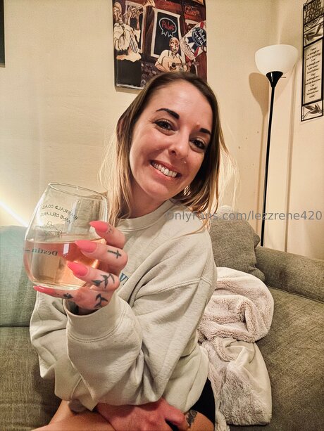 Lezzrene420 naked star photo