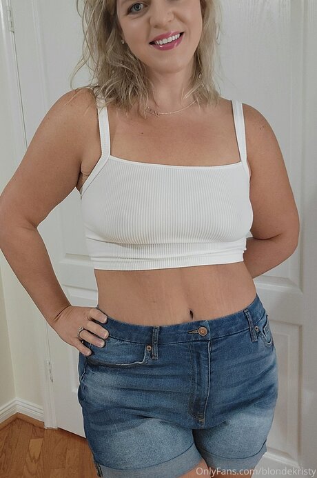 Blondekristy model hot photo