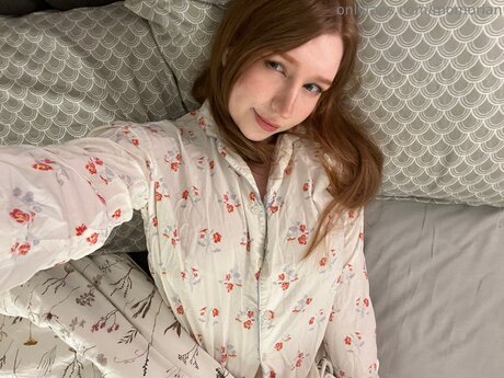 Momo Nya free star picture