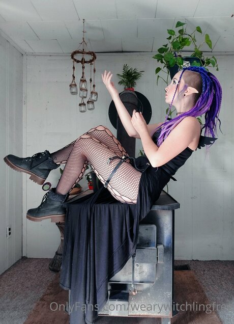 Wearywitchlingfree naked pornstar photo