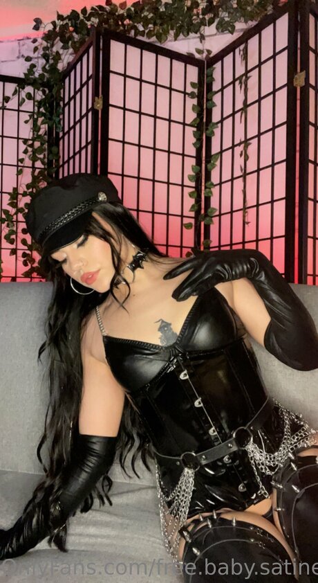 Free Baby Satine pretty actress pic