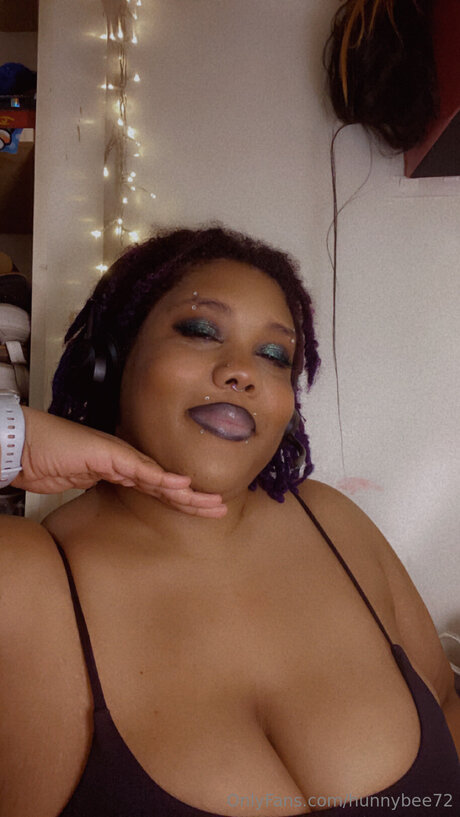 Hunnybee72 pornographic actress gallery