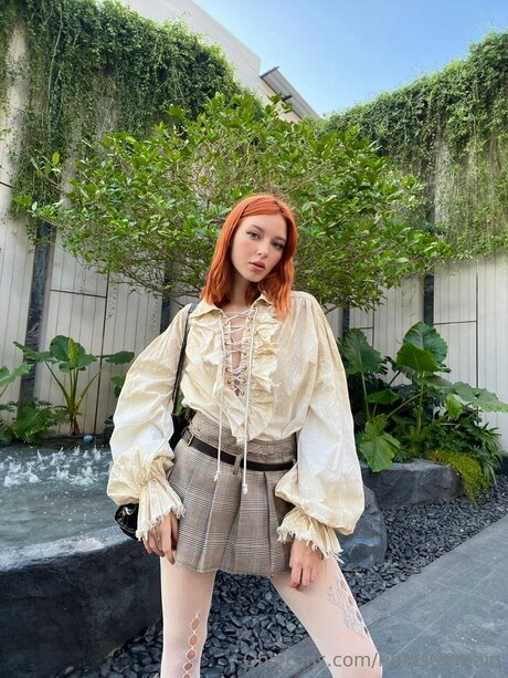 Rinfostermain model beautiful pic