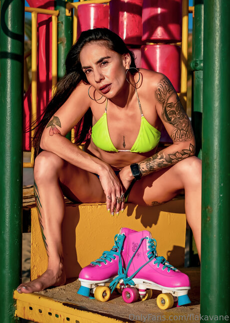 Flakavane free model pictures