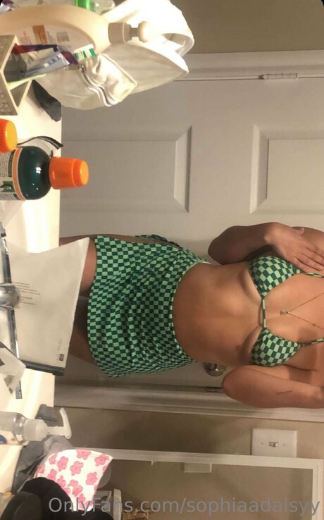 Sophiaadaisyy model top pics