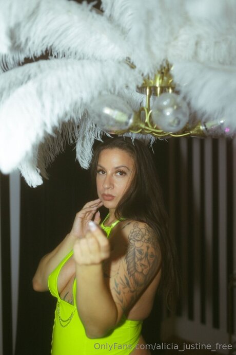 Alicia Justine Free beautiful star image