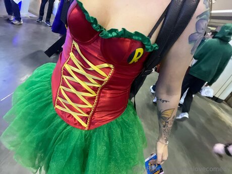 Robinlovecomedy naked pornstar image