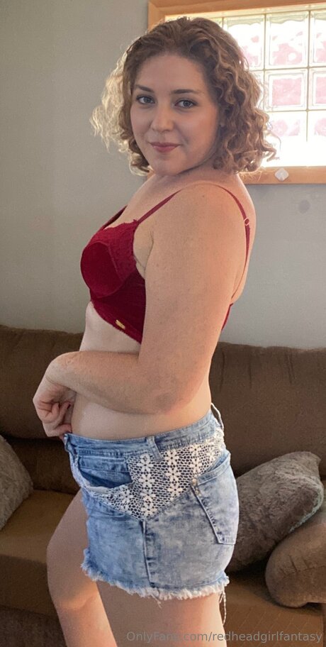 Redheadgirlfantasy model hd pics