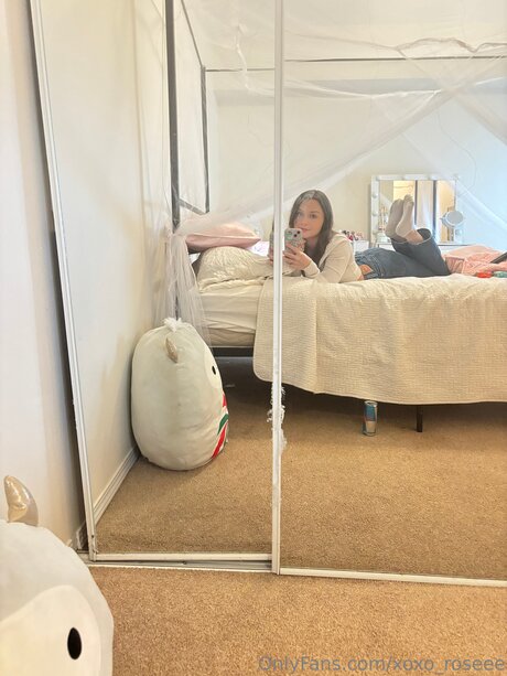 Xoxo Roseee top actress photo