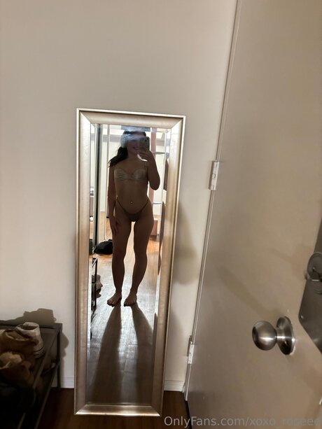 Xoxo Roseee nudes actress galleries