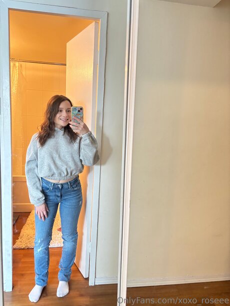 Xoxo Roseee adult model pictures