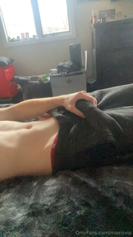 Maxisvip model xxx img