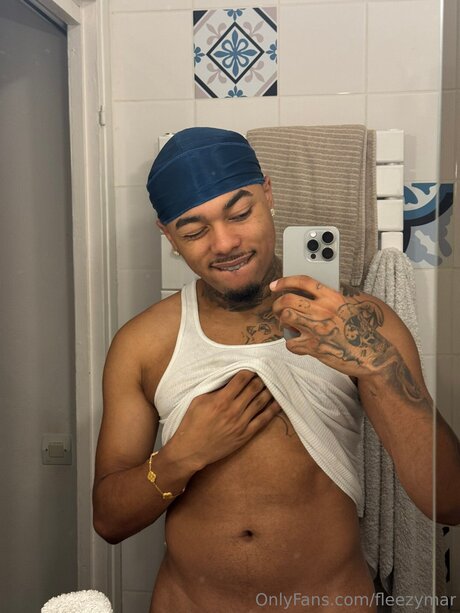 Omarlwc model xxx img