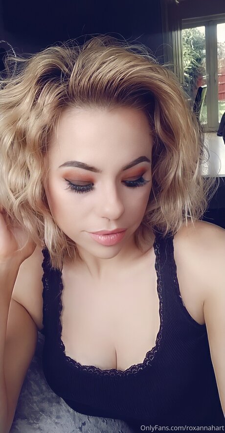 Roxannahart art actress galleries