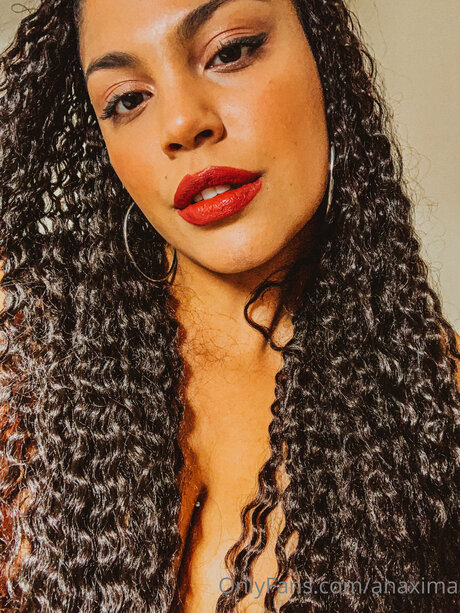 Anaxima erotic model pic