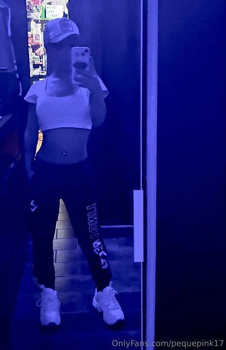 Pequepink17 naked pornstar galleries