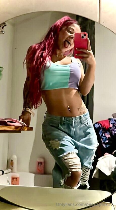 Pequepink17 model sexy images