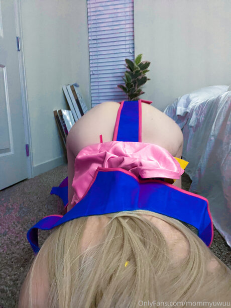 Mommyuwuu pretty pornstar photos