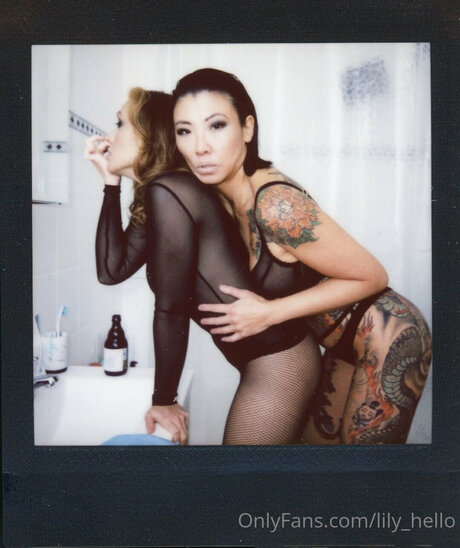 Hello Hello Lil model top image