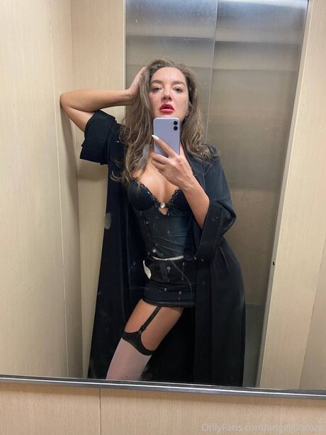 Angellllozozo pornstar beautiful pic