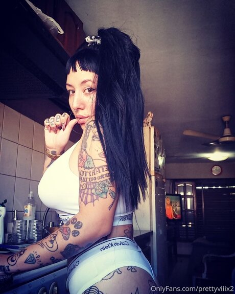 Prettyviiix2 sexy model photos