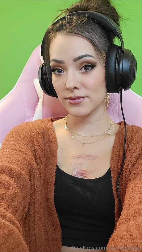 Joaniebrosas star naked picture