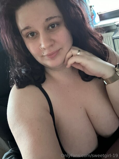 Sweetgirl 19 exclusive pornstar photo