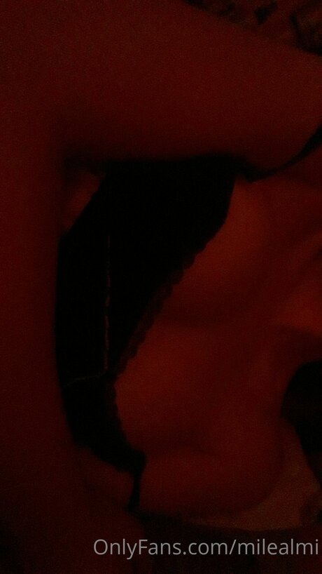 Milealmi model pornographic picture